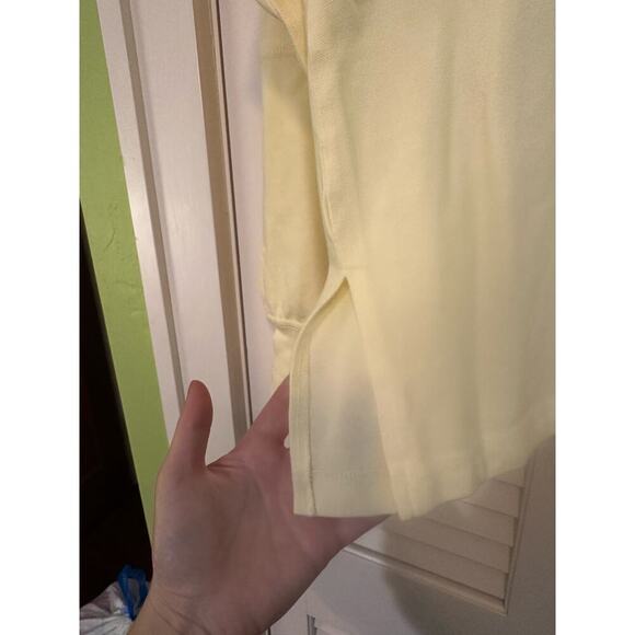 American Eagle Butter Yellow Shirt - New With Tags- XS RUNS LARGE - Picture 4 of 4